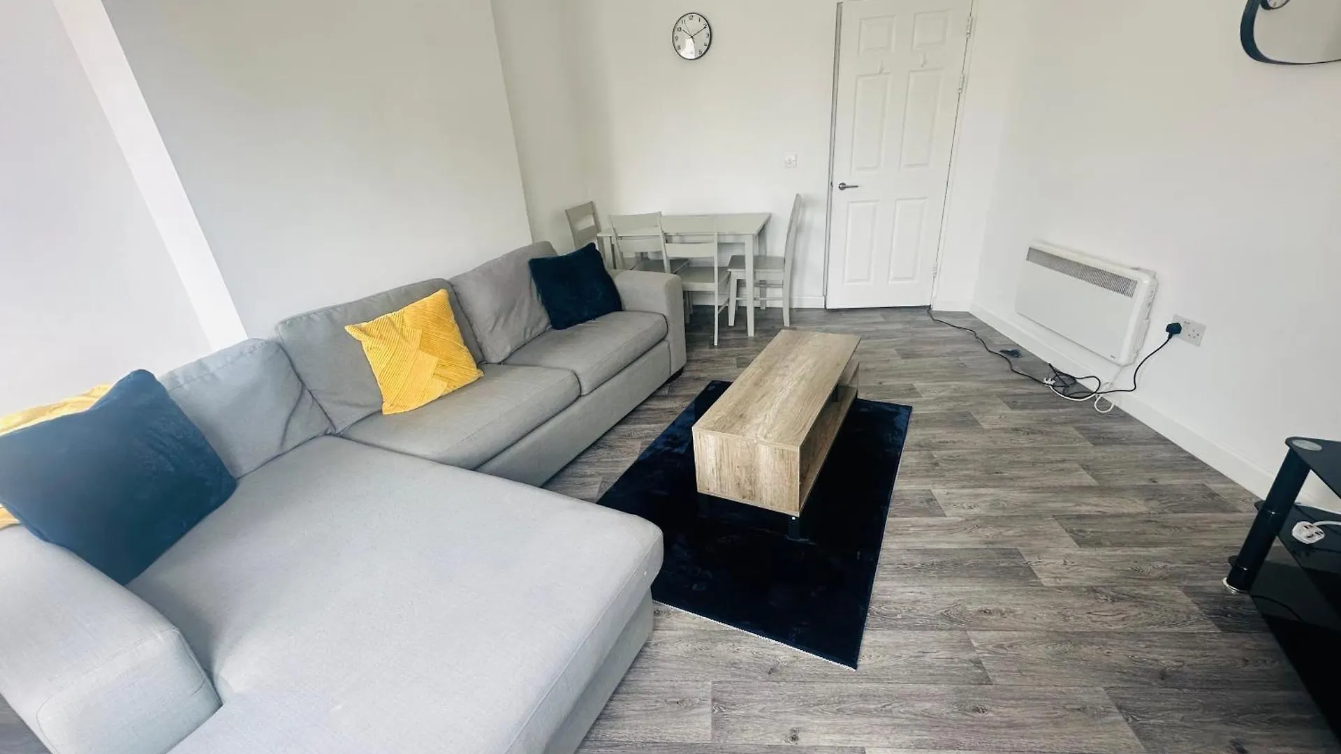 Cardiff Flat 3 Mins To City Centre Sleeps Up To 6